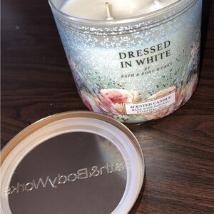 Bath & Body Works Dressed in White Floral 3-wick Candle